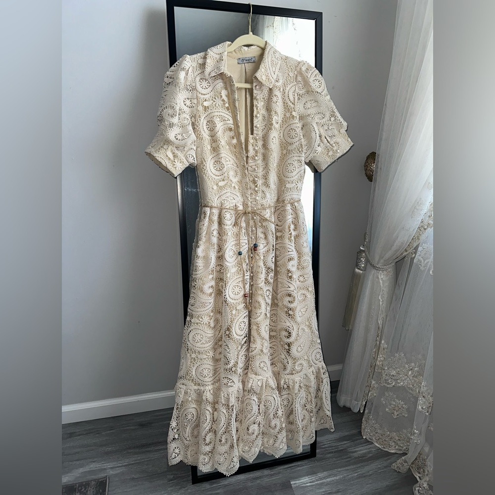 Midi lace dress